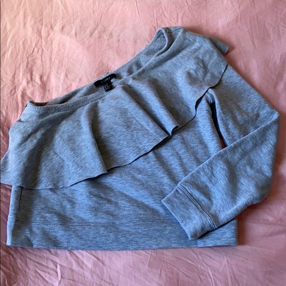 One sleeve sweater with ruffles